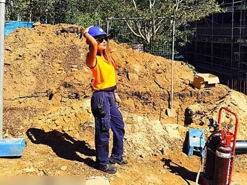 遭穆斯林指責不戴頭巾,澳洲女穆斯林霸氣回懟:你管老娘怎麼穿