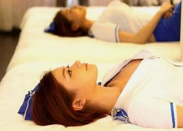 空姐下飛機後為什麼不回家,卻要在酒店開房,看完你就明白了
