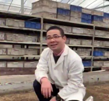 「撿垃圾養蟲」賺大錢?教授靠「這個」年收458萬...網友跪服:「多讀書果然賺錢!」