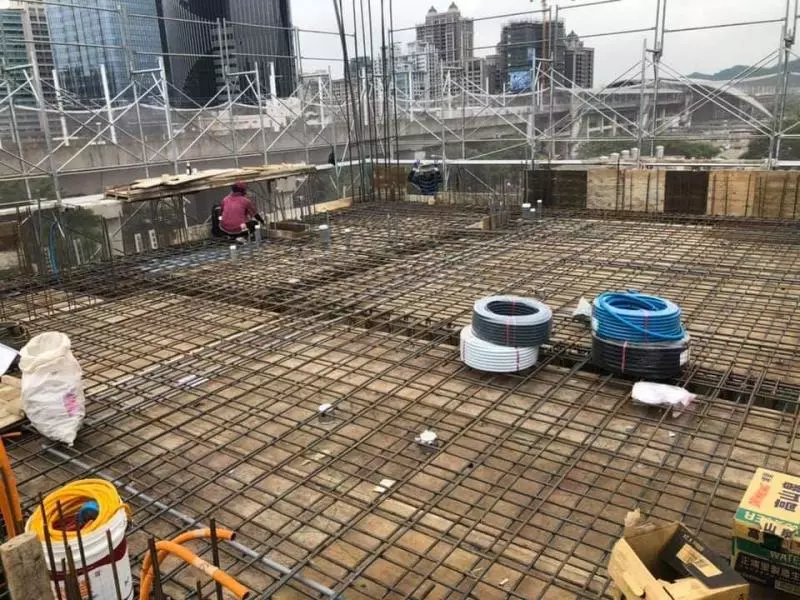 如今「年輕人」真的不願吃苦?開工1小時便不見人影!「粗重工作」日曬雨淋,完全請不到人!