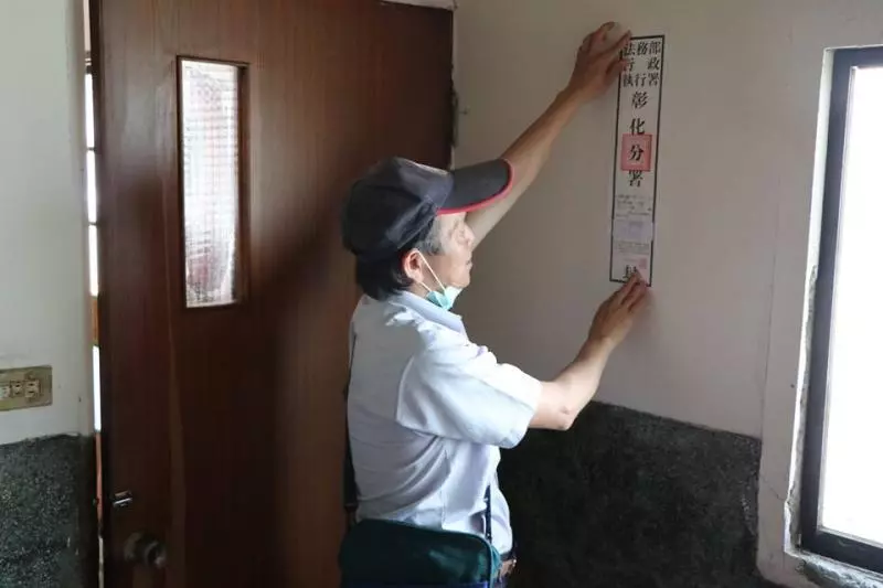 全台第一名「酒駕男」!他11次拒酒測欠90萬罰鍰「喝到罹癌」,祖厝遭查封!