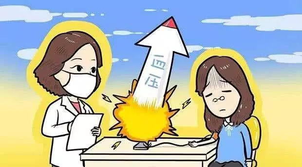 48歲女子凌晨突發心梗,提醒:2件事做太多,讓血管"水泄不通"!