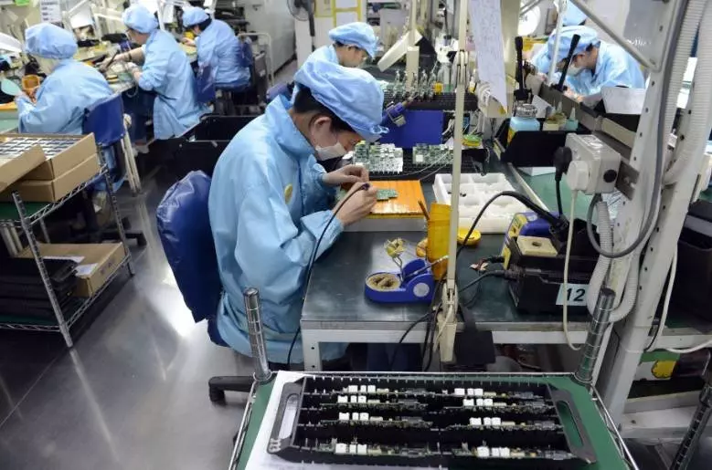 新加坡電子業及製造業傳出裁員和加班減少的情況,從事上述領域的大馬客工收入受到影響