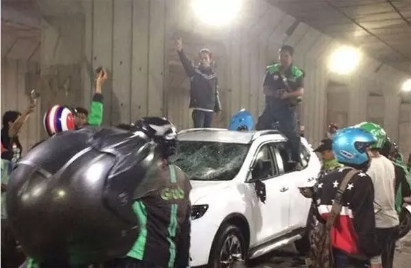 印尼首都雅加達的街頭髮生摩哆黨暴亂