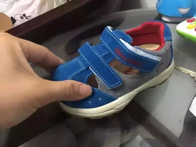 6種暢銷涼鞋會把孩子推向危險的邊緣,再好看媽媽也別給孩子穿