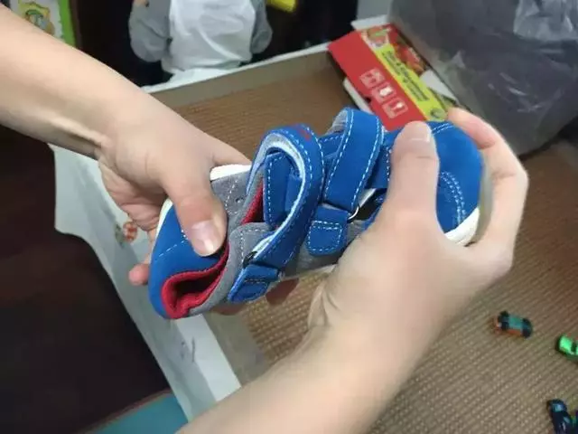 6種暢銷涼鞋會把孩子推向危險的邊緣,再好看媽媽也別給孩子穿
