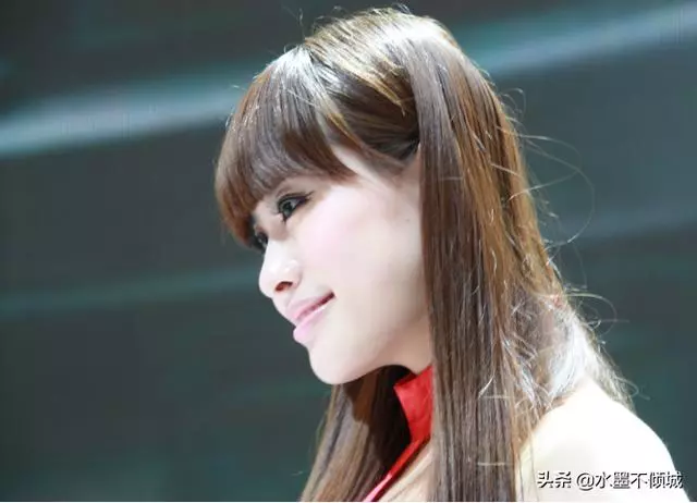 女兒:媽媽,五年前我反對你再婚,五年後我明白了,你有權利幸福