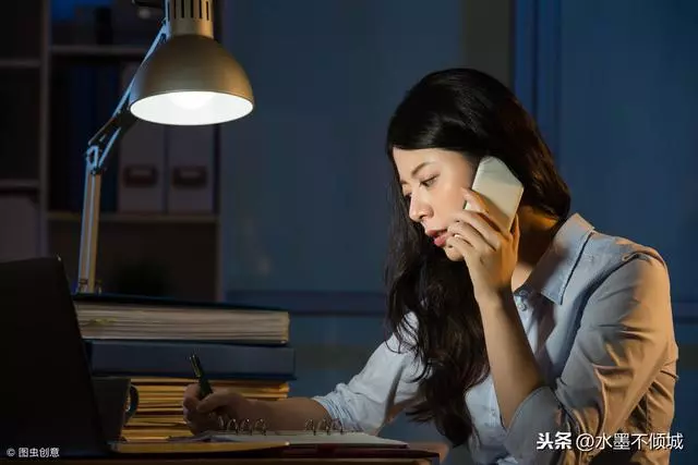 小姑子讓嫂子幫她盛飯,被拒絕後端起一盆熱湯,卻燙壞了自己媽