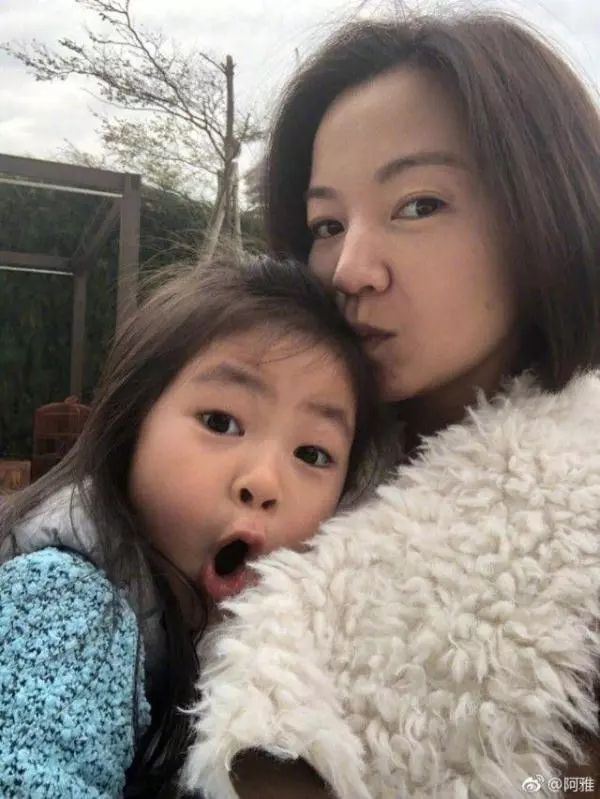 阿雅女兒證明:媽媽攢了一輩子的美貌一股腦兒發揮到了女兒身上!