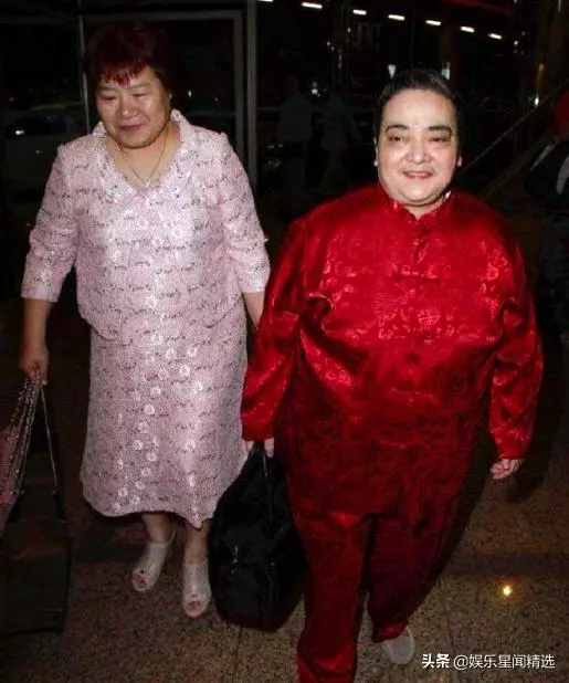 賭王女兒男人相57歲未談過戀愛?身家百億獨來獨往寄情寵物狗!