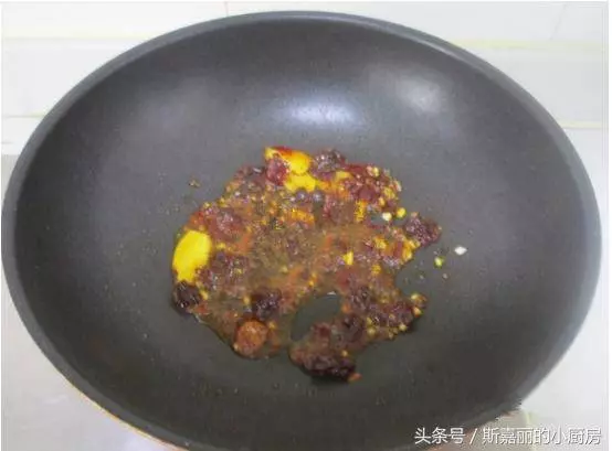 雞腿搭配土豆一起燒,好吃又便宜,我家隔幾天做一次,連汁都不剩 -