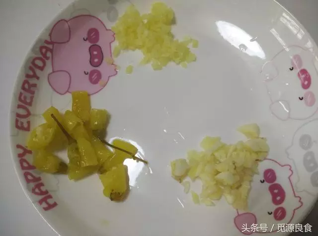 【青椒炒肉絲】才不是青椒加肉絲那麼簡單，加一點[這個]，比飯店的更美味！ - ..