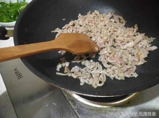 【青椒炒肉絲】才不是青椒加肉絲那麼簡單，加一點[這個]，比飯店的更美味！ - ..