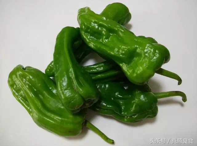 【青椒炒肉絲】才不是青椒加肉絲那麼簡單，加一點[這個]，比飯店的更美味！ - ..