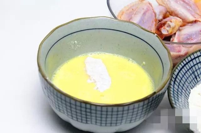 再也不用去麥噹噹買雞翅吃了,香辣炸雞翅家庭版秘方 -..