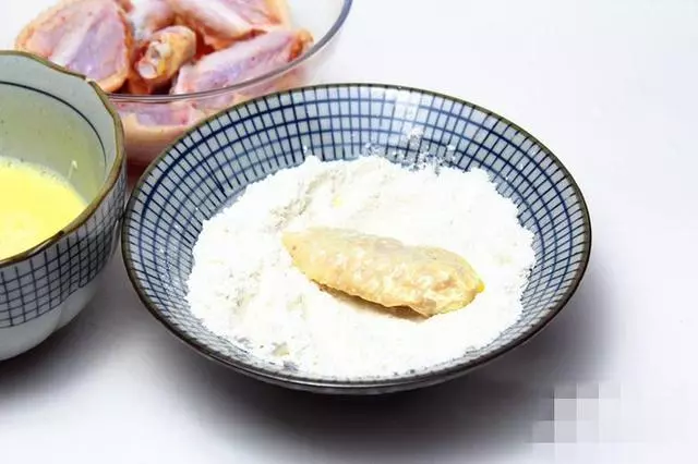 再也不用去麥噹噹買雞翅吃了,香辣炸雞翅家庭版秘方 -..