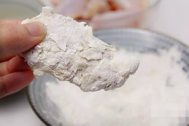 再也不用去麥噹噹買雞翅吃了,香辣炸雞翅家庭版秘方 -..