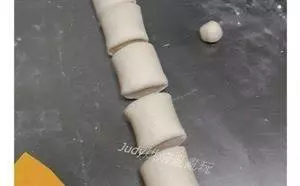 喜歡吃包子嗎~這里收集了六種包子的做法,快收藏起來做給家人吧!