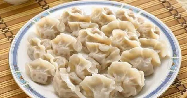 用金針菇包餃子你肯定沒吃過,還是素餡的,方法很簡單,別錯過!