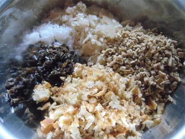 用金針菇包餃子你肯定沒吃過,還是素餡的,方法很簡單,別錯過!