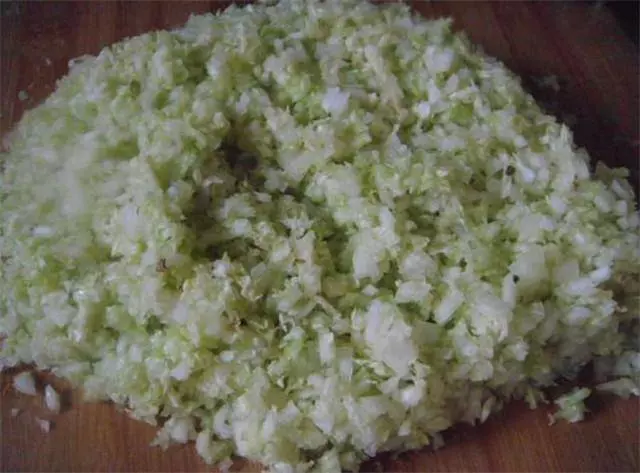 用金針菇包餃子你肯定沒吃過,還是素餡的,方法很簡單,別錯過!