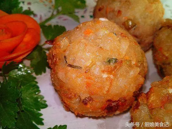 這樣做的黃金糯米肉丸,美味可口吃不膩哦!
