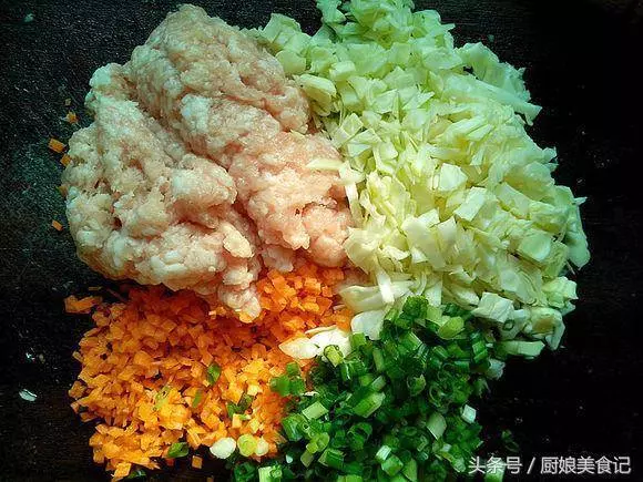 這樣做的黃金糯米肉丸,美味可口吃不膩哦!