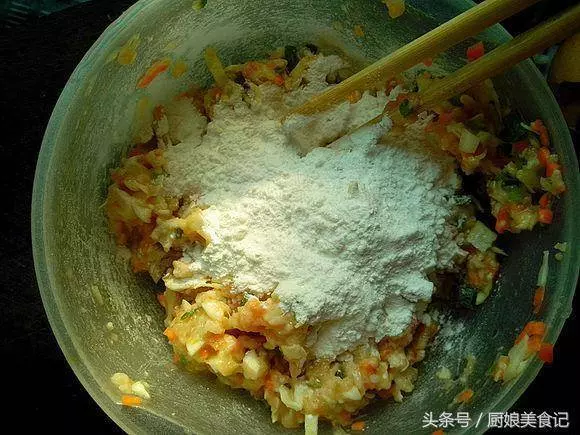 這樣做的黃金糯米肉丸,美味可口吃不膩哦!