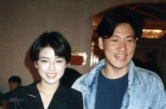 梁朝偉日本偶遇張學友,歌神老婆羅美薇潔癖嚴重,吃飯都不摘口罩