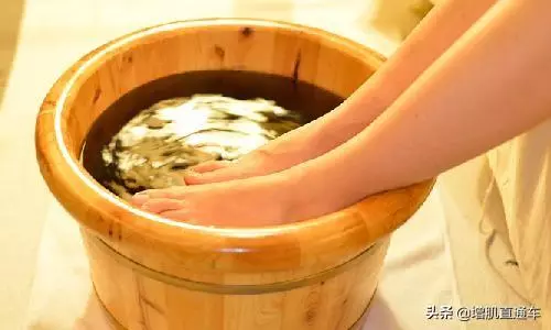睡前養生比什麼護膚品都好,睡前養成這兩個習慣,助你更年輕