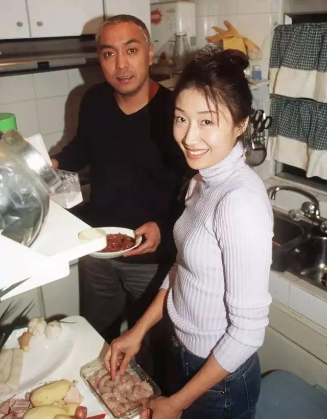 他在孤兒院長大,14歲街頭賣藝,如今身價千萬!