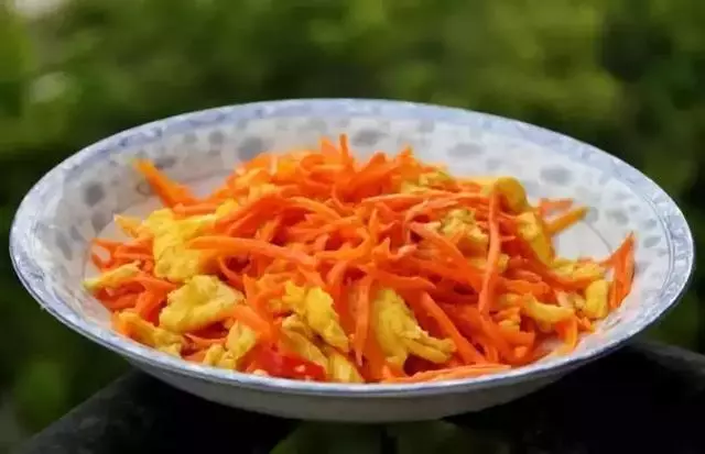 防治老花眼,記住這幾個方法,80歲看得清!