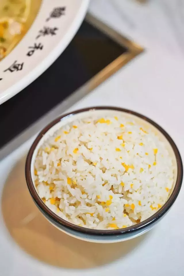 新加坡這家老壇酸菜魚,從淩晨一點開始準備,吃過的人都說好!