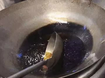 新加坡這家老壇酸菜魚,從淩晨一點開始準備,吃過的人都說好!