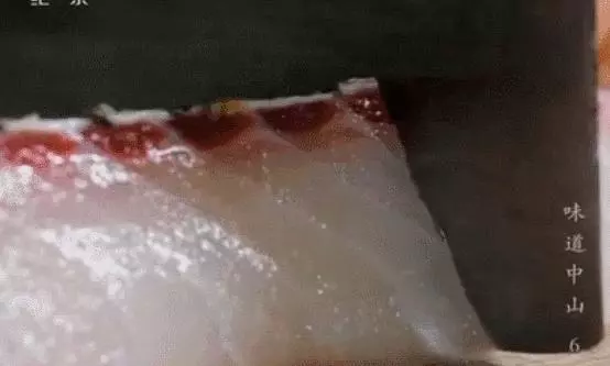 新加坡這家老壇酸菜魚,從淩晨一點開始準備,吃過的人都說好!