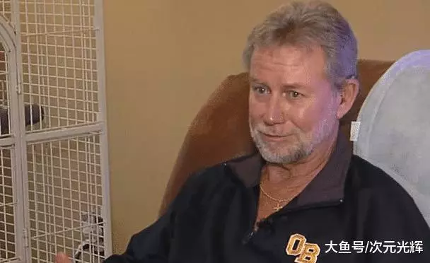 男子給妻子網購1.3萬元的鑽石手鏈, 打開包發現竟然有48條,當場傻掉!