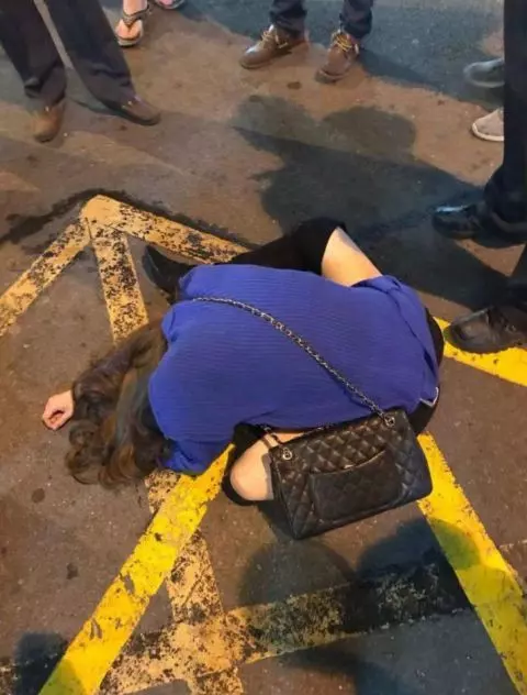 20歲醉酒女孩躺在路邊,身上全是抓痕,接下來的一幕讓眾人羞紅了臉 !