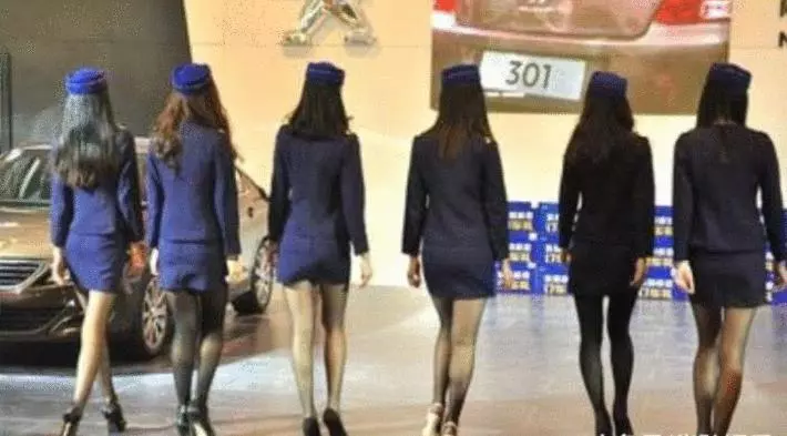 國外一空姐飛機廁所內交易, 2年狂賺五百萬, 日本空姐揭開潛規則!