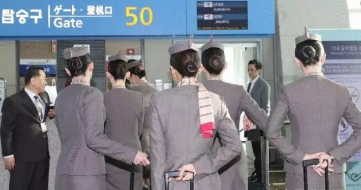國外一空姐飛機廁所內交易, 2年狂賺五百萬, 日本空姐揭開潛規則!