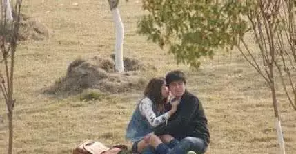 女子公園遭農民工侵犯無力反抗, 後依據體重優勢逆襲, 男子腎髒反被她坐壞!