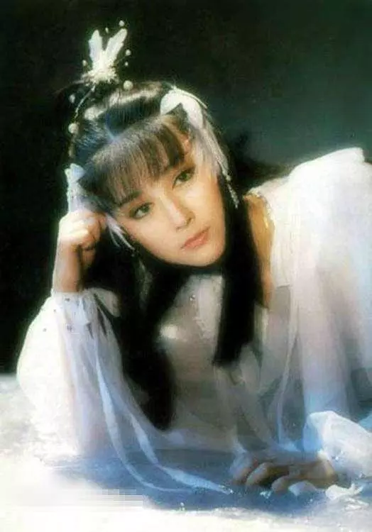 她是娛樂圈中不老傳奇,離婚後一直沒有再嫁,如今72歲宛如少女!