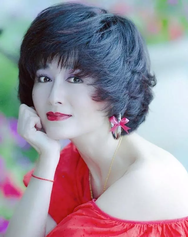 她是娛樂圈中不老傳奇,離婚後一直沒有再嫁,如今72歲宛如少女!