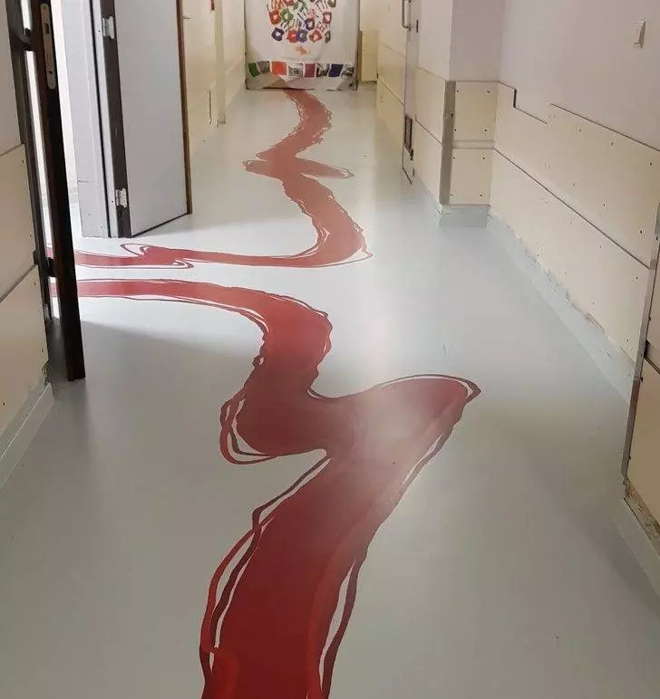 23張證明「設計師不小心凸槌」的爆笑作品 從「蜘蛛人屁股裡」抽出衛生紙!