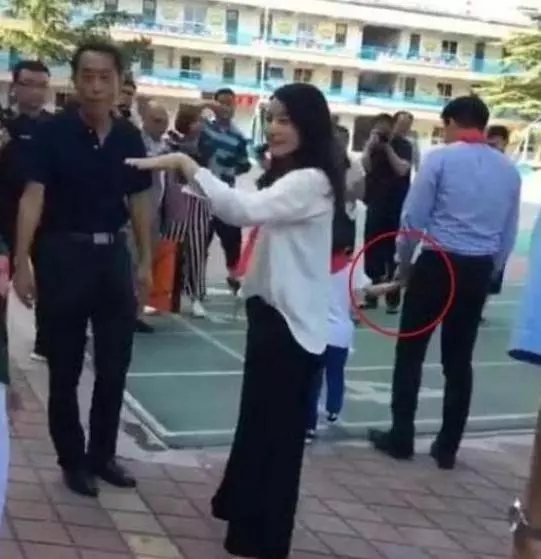 郭晶晶回娘家的照片曝光,再看看前任,終於知道霍啟剛為什麼要她