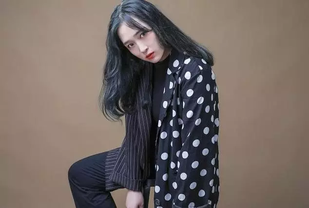 郭晶晶回娘家的照片曝光,再看看前任,終於知道霍啟剛為什麼要她