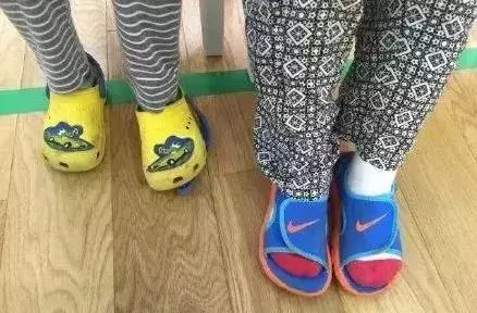 幼稚園老教師:孩子不適合在幼稚園穿的童鞋,家長一定要知道
