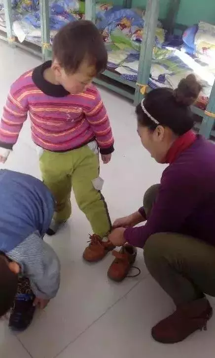 幼稚園老教師:孩子不適合在幼稚園穿的童鞋,家長一定要知道