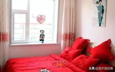 弟弟要做生意,女子送三萬塊錢,門口聽到對話,他轉身離開了