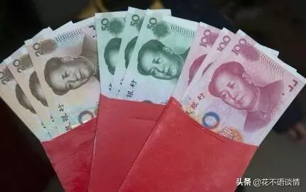 弟弟要做生意,女子送三萬塊錢,門口聽到對話,他轉身離開了