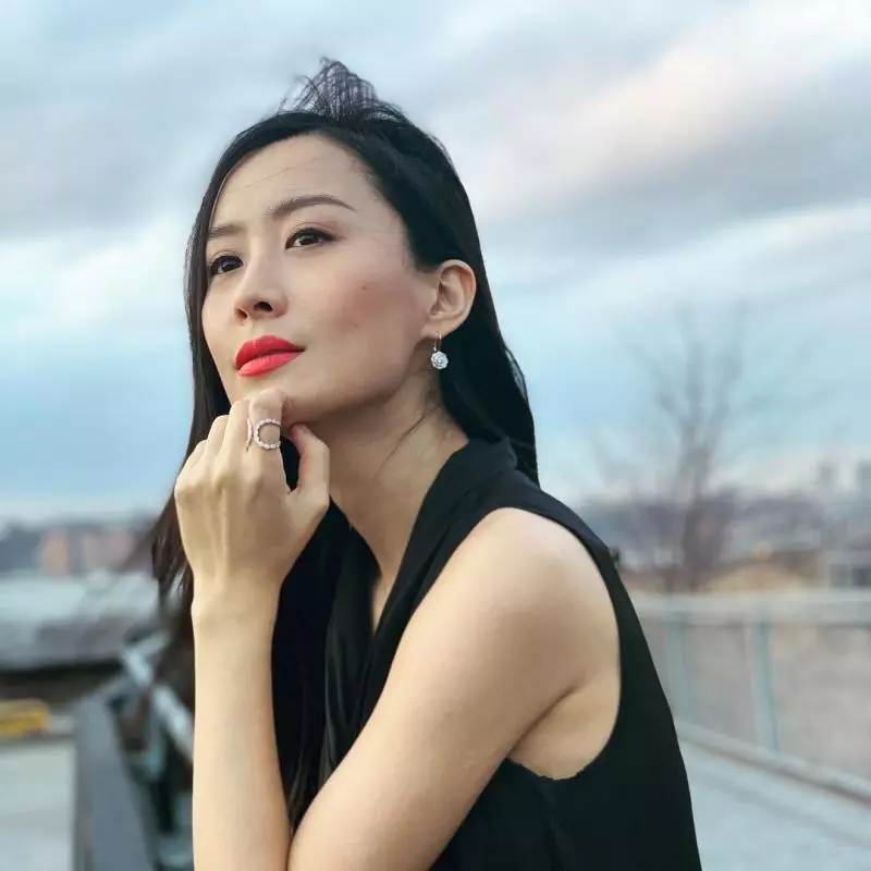 好靚啊!陳法拉與法籍老公結婚照大曝光!結婚戒指更暗藏超浪漫承諾,超Sweet!